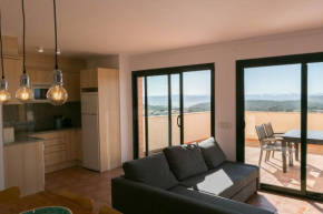 2 bedroom apartment close to the center of Begur. Terrace and panoramic sea views (Ref:H41)